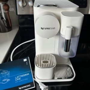 Nespresso Lattissima One Silky White Espresso Machine coffee by DeLonghi EUC